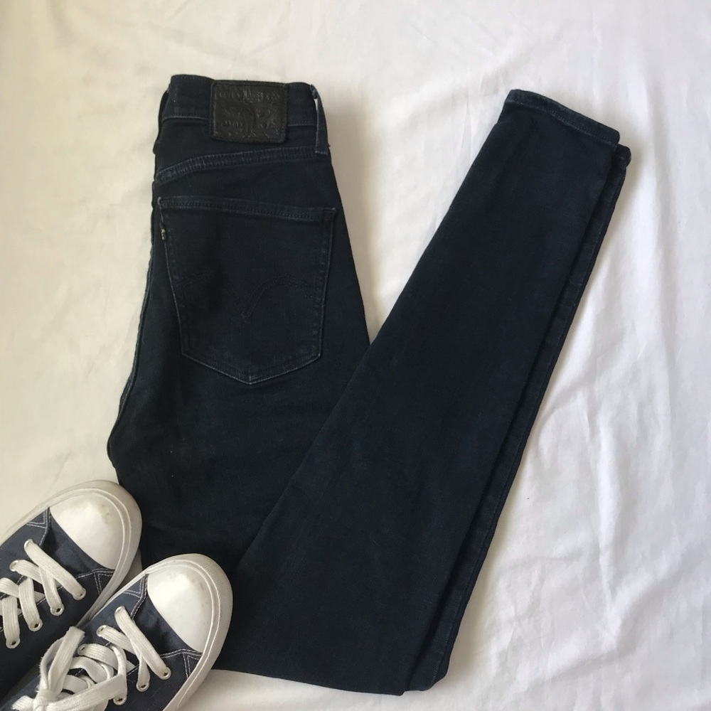 SOLD 🚩🚩🚩🚩Black Mile High Super Skinny Levi’s